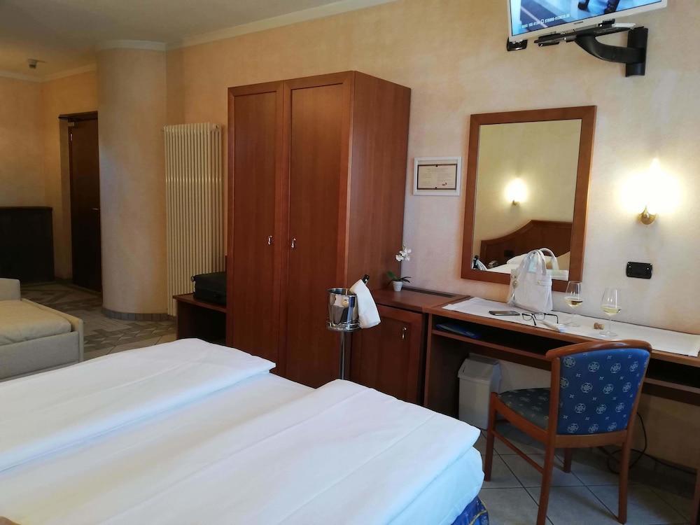 Hotel Giardino كانوبيو المظهر الخارجي الصورة