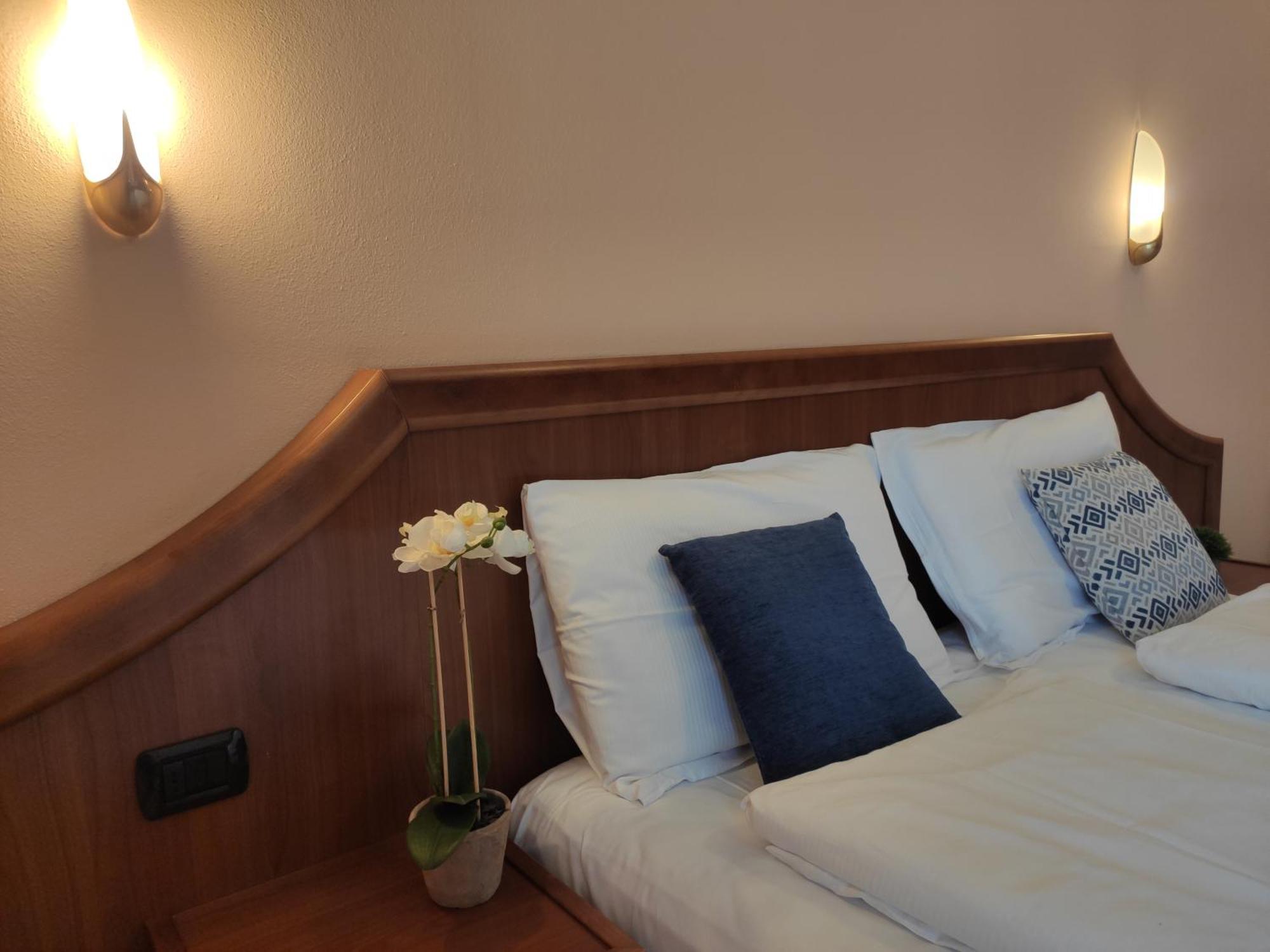 Hotel Giardino كانوبيو المظهر الخارجي الصورة